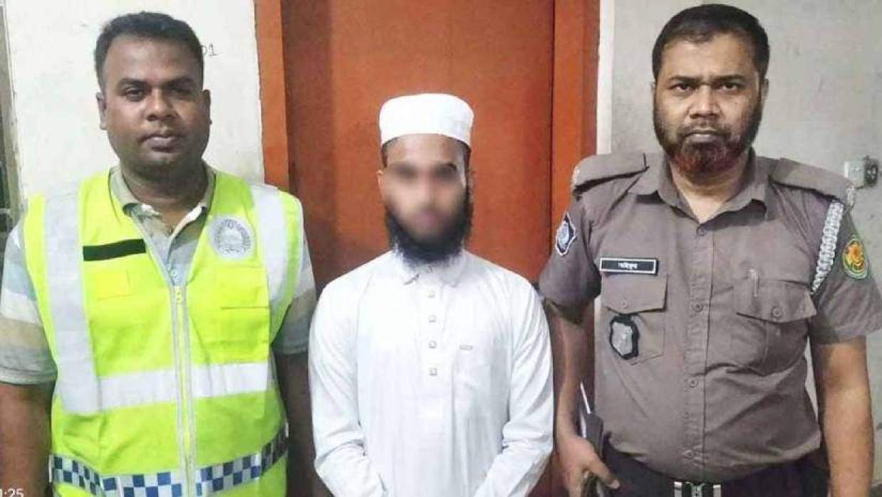 গ্রেপ্তার মাদ্রাসা শিক্ষার্থী মো. শিহাব
