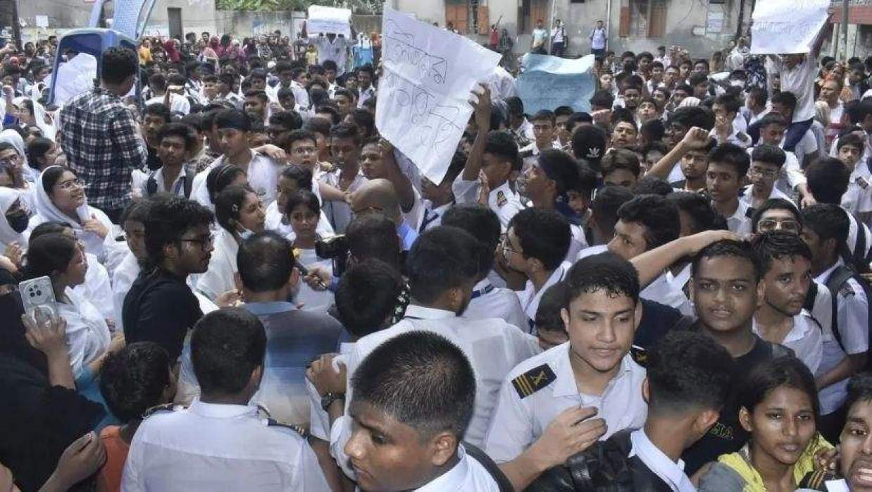 শিক্ষার্থীদের বিক্ষোভ