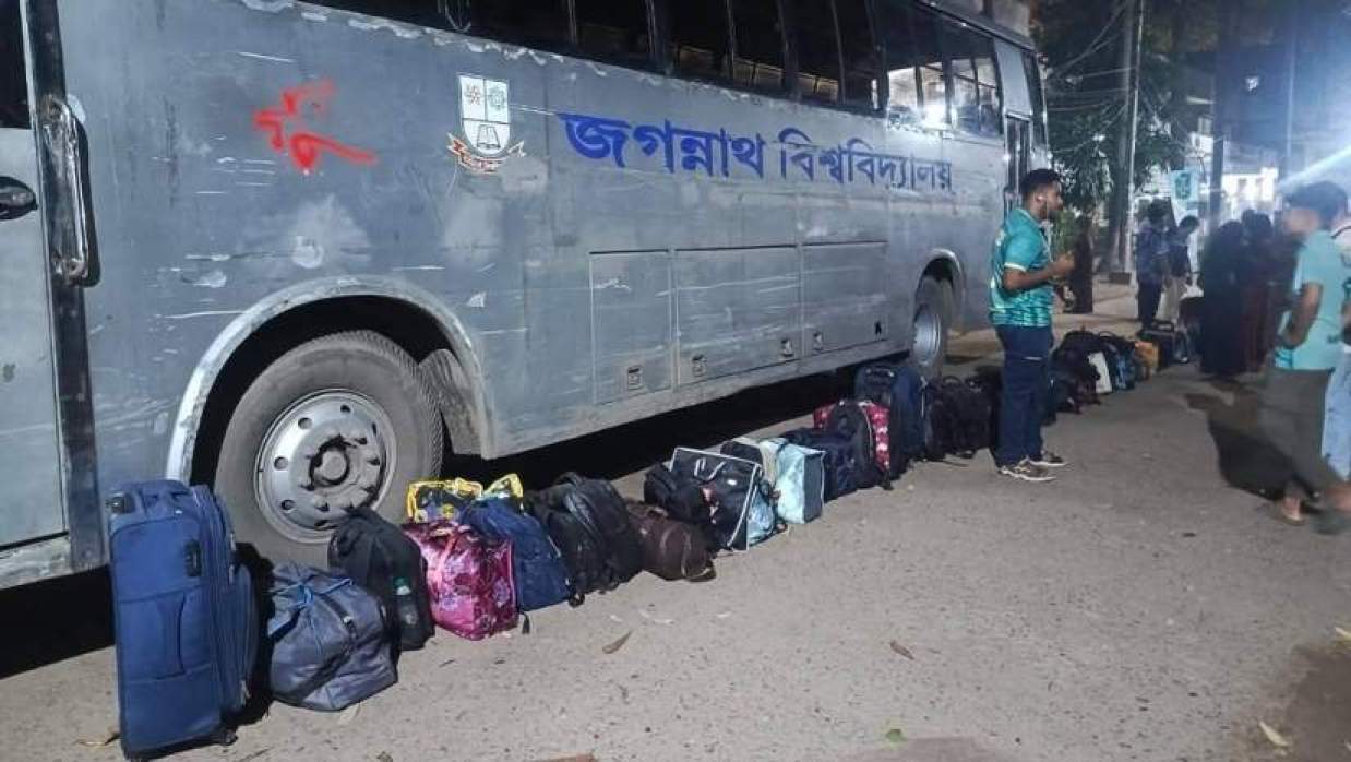 আসন নিশ্চিত করতে শিক্ষার্থীদের সিরিয়াল
