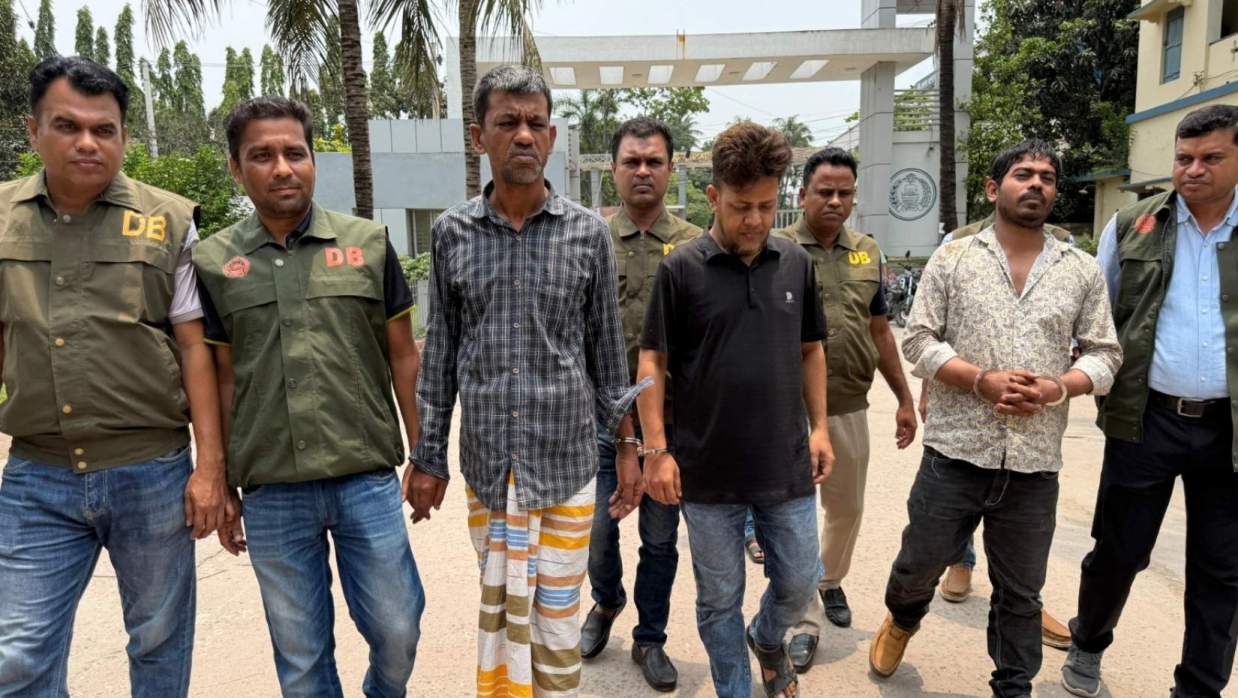 গ্রেপ্তারকৃত তিন আসামি