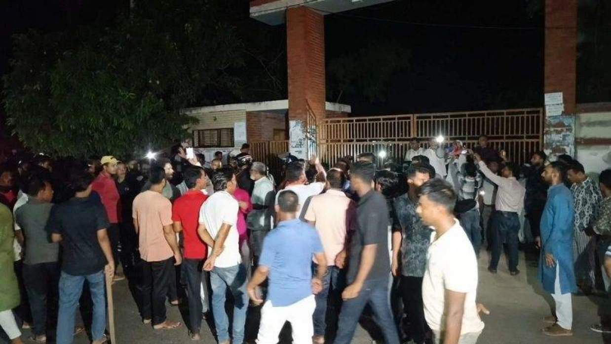 নাসীরুদ্দীনসহ নেতাকর্মীদের থানায় অবরুদ্ধ করে বিএনপির বিক্ষোভ