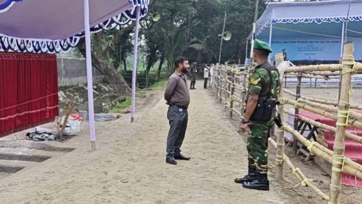 প্রধানমন্ত্রীর প্রথম ত্রিশাল সফরকে ঘিরে পুরো উপজেলাজুড়ে নেওয়া হয়েছে কঠোর নিরাপত্তা ব্যবস্থা।