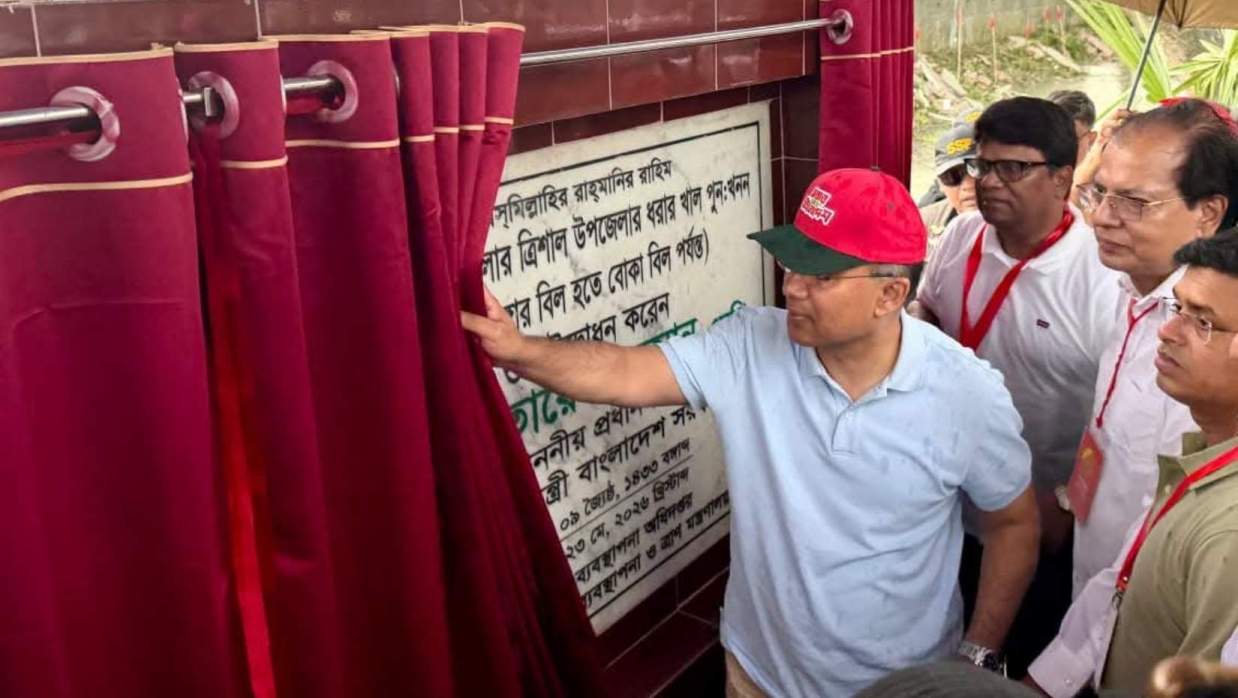 ময়মনসিংহে ‘ধরার খাল’ পুনঃখনন কাজের উদ্‌বোধন শেষে প্রধানমন্ত্রী