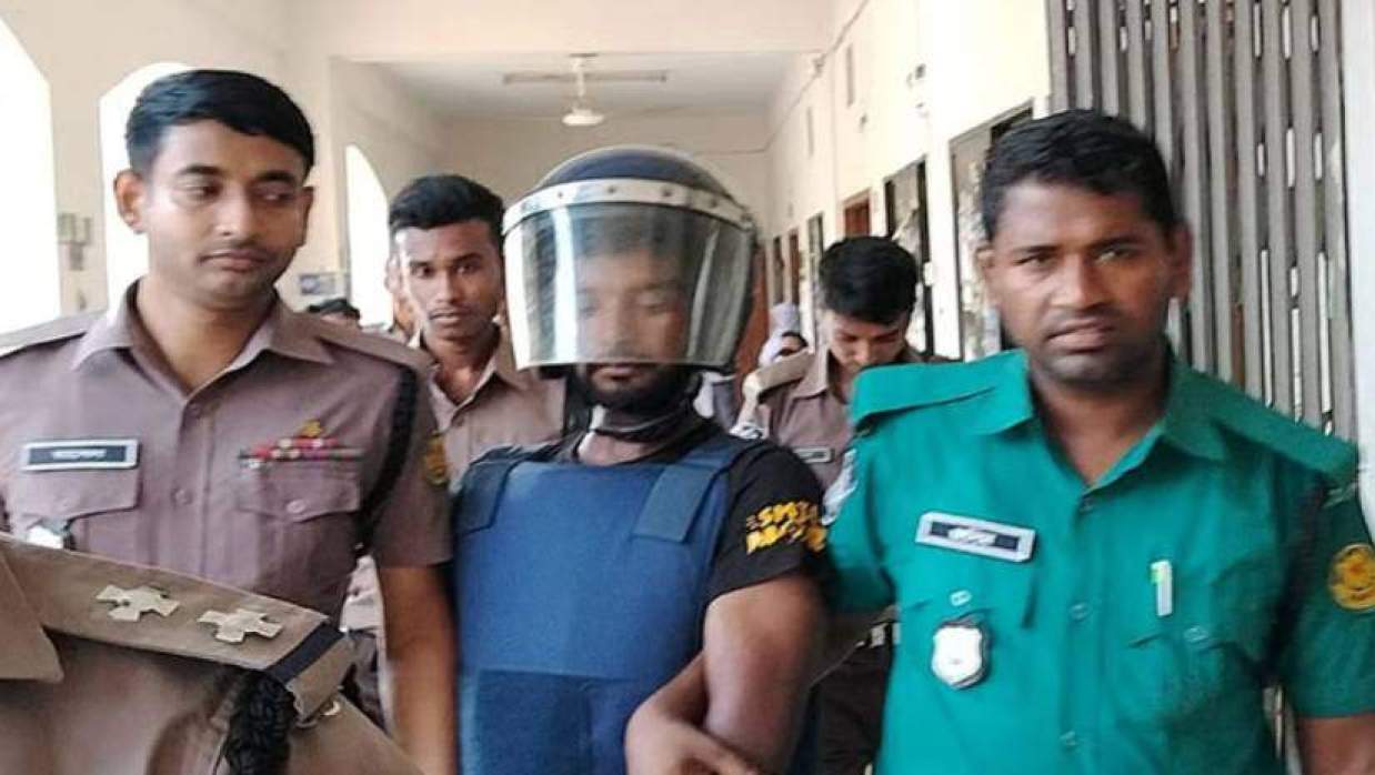 আদালতে নেওয়া হচ্ছে ​আসামি সোহেল রানাকে