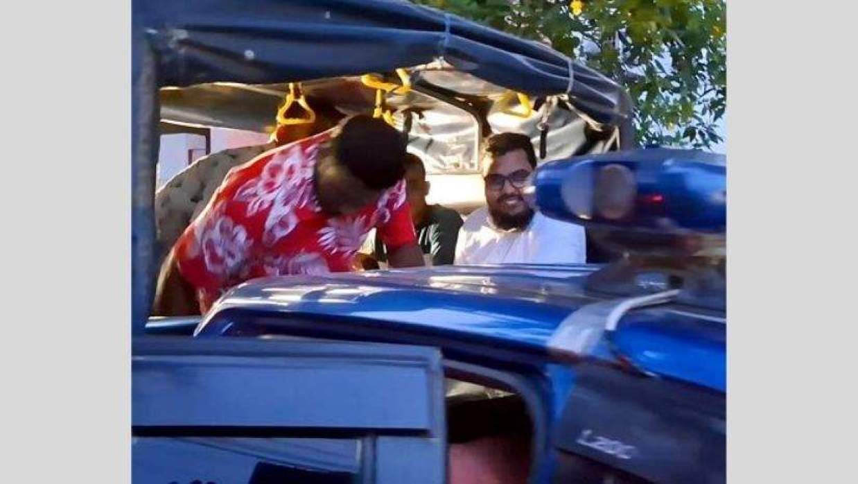 সংবাদ সম্মেলনের আগে লাইভ চলাকালীন গ্রেফতার হন এনসিপি নেতা তারেক