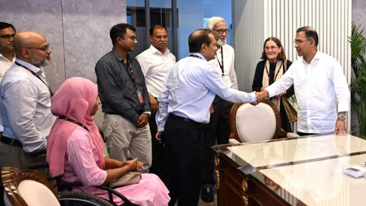প্রধানমন্ত্রীর সঙ্গে সাক্ষাৎ করেছেন পক্ষাঘাতগ্রস্তদের পুনর্বাসন কেন্দ্র-সিআরপি কর্তৃপক্ষ