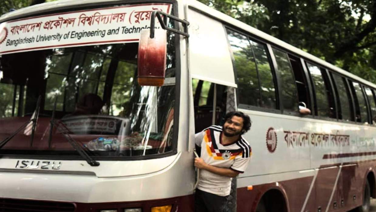 ঈদে নিজস্ব বাসে বাড়ি ফিরছে বুয়েট শিক্ষার্থীরা