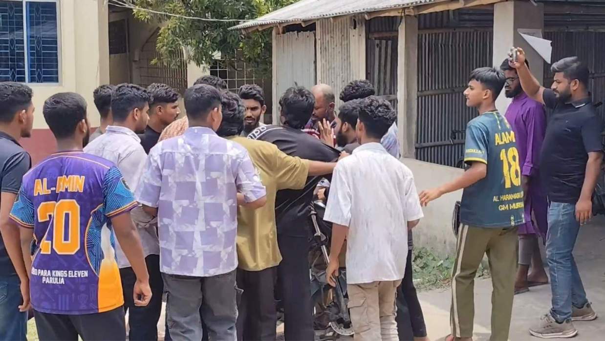 সাতক্ষীরার দেবহাটা উপজেলায় ছাত্রশিবিরের নতুন কমিটি গঠনকে কেন্দ্র করে উত্তেজনা, হট্টগোল