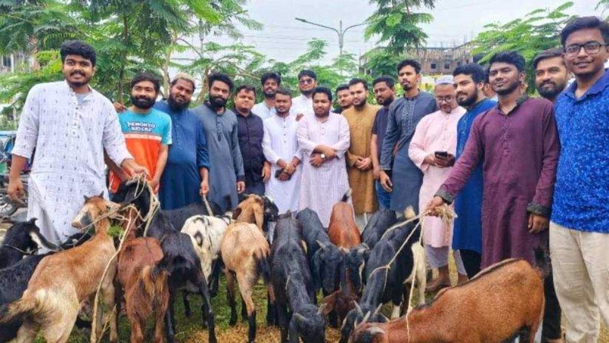 কোরবানির উপহার নিয়ে জুলাই শহীদ পরিবারের পাশে এনসিপির সংসদ সদস্য