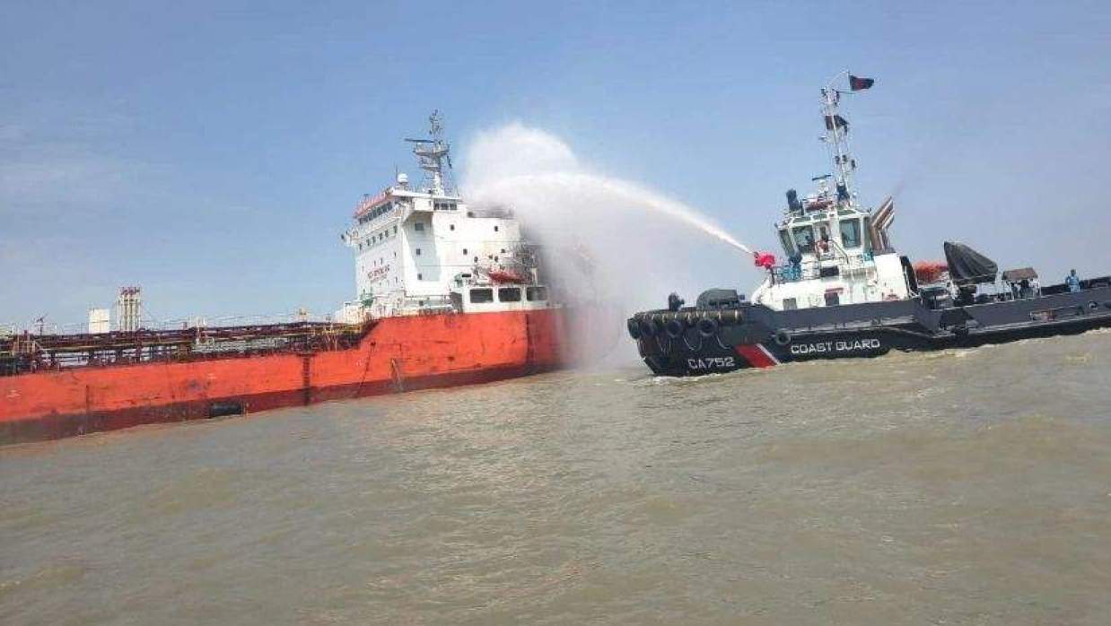 আগুন নেভাতে কাজ শুরু করেছে ফায়ার সার্ভিস