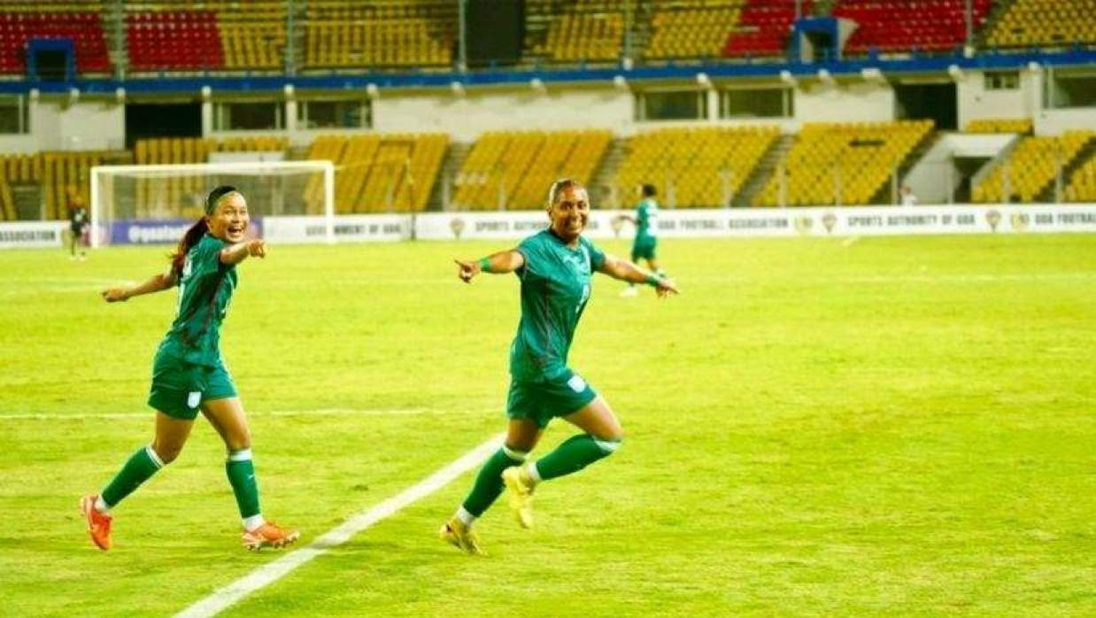 হ্যাট্টট্রিক শিরোপা জয়ের লক্ষ্যে দারুণ শুরু পেয়েছে বাংলাদেশ নারী দল