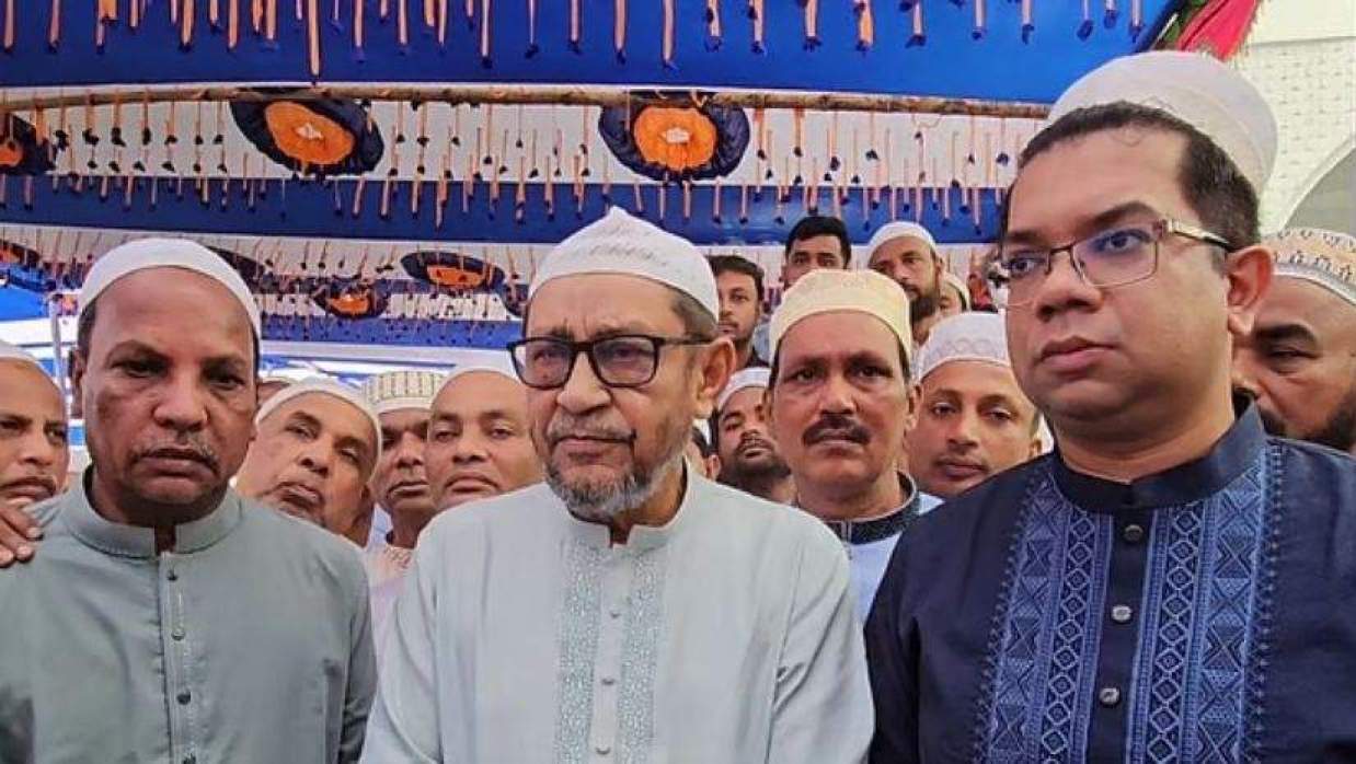 কথা বলছেন স্বাস্থ্যমন্ত্রী
