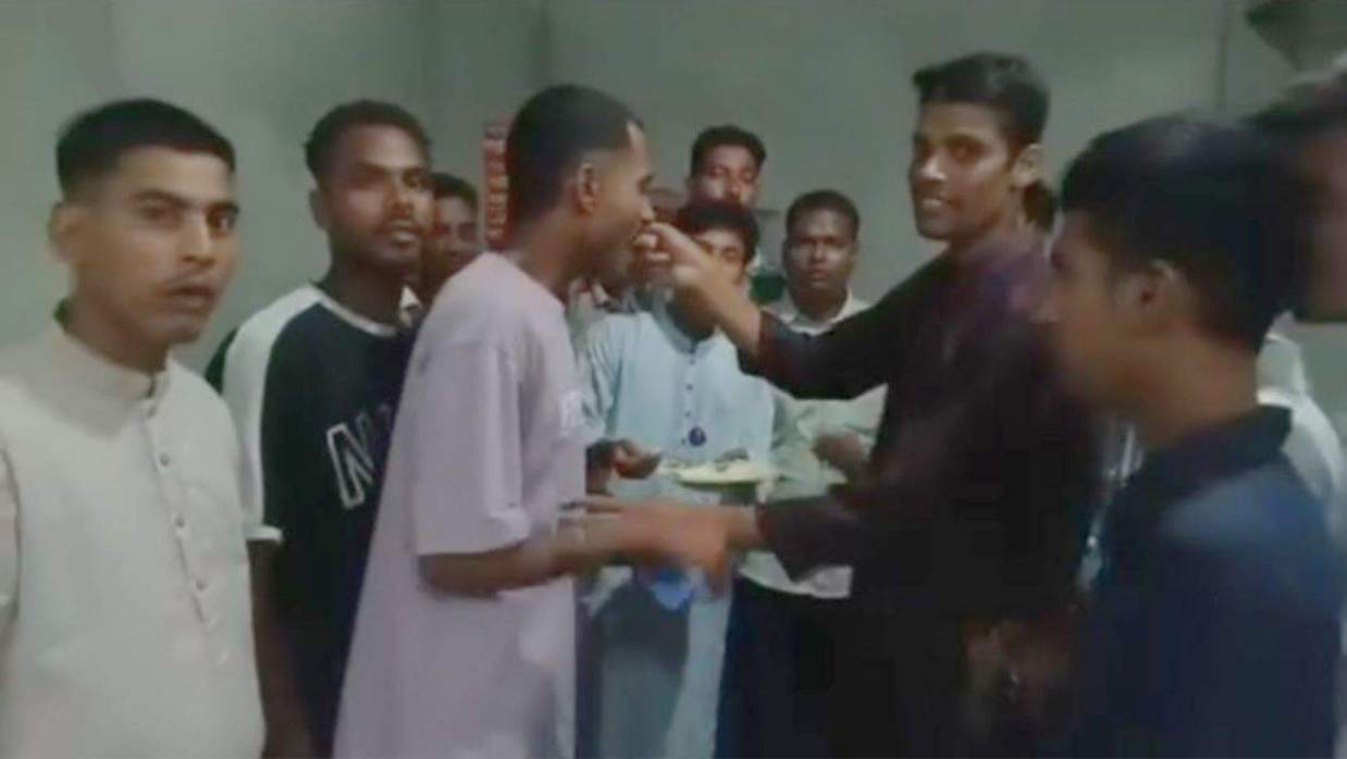 ছাত্রলীগের ঈদ পুনর্মিলনী ও গভীর রাতে মশাল মিছিল