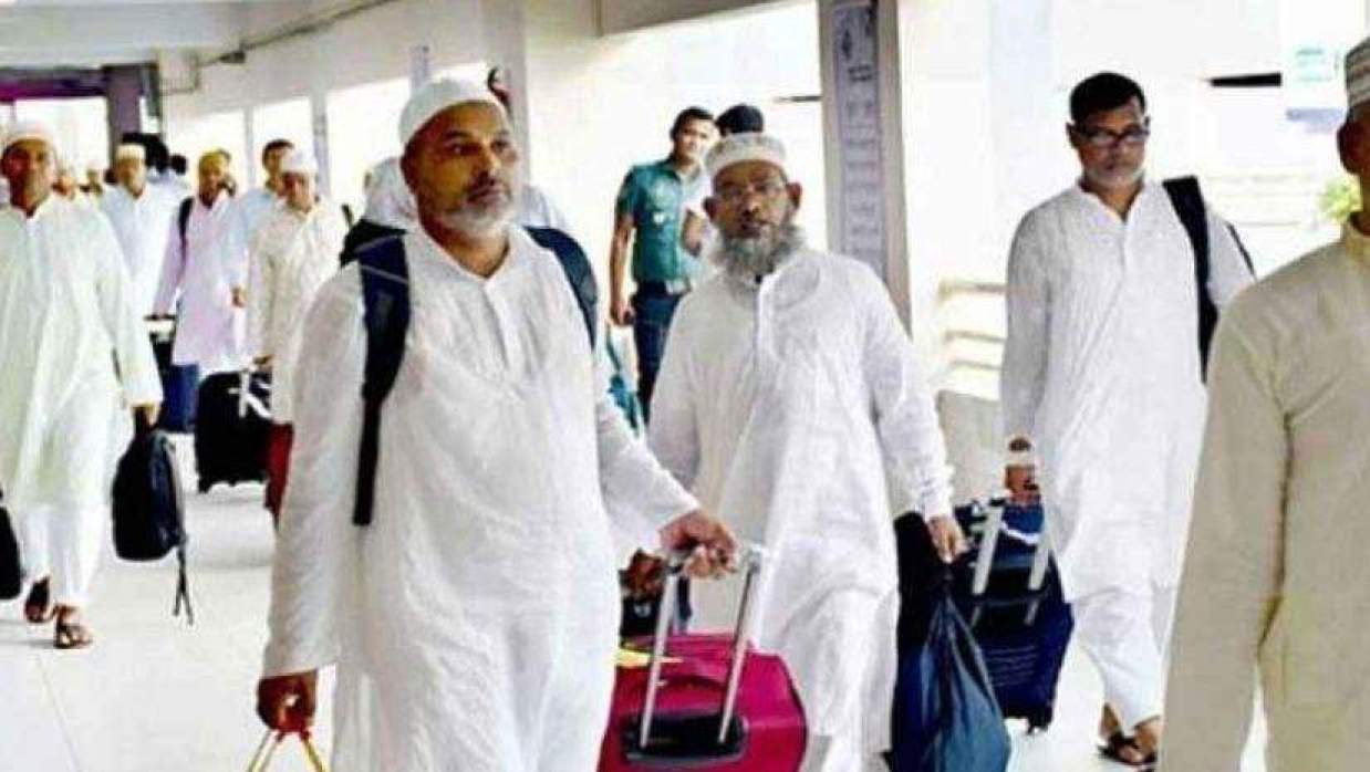প্রথম ফিরতি ফ্লাইটের হাজিরা 
