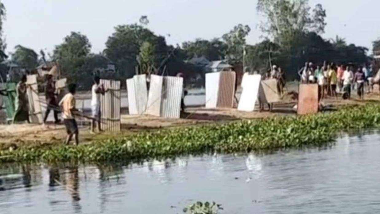 দুই পক্ষের মধ্যে সংঘর্ষের ঘটনা ঘটেছে