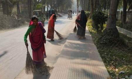 কোলাহলের আড়ালে শ্রমের গল্প, মর্যাদা চান রাবির কর্মচারীরা