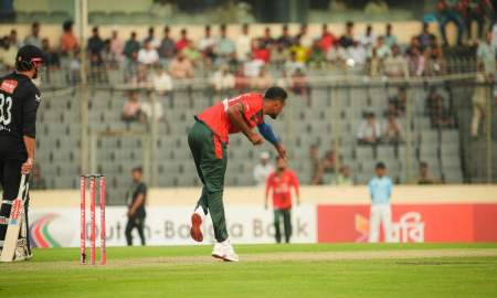 ৭ বলে ৩ উইকেট শরীফুলের