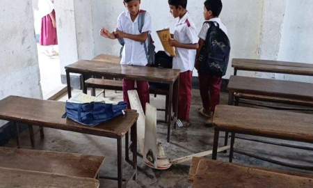 ক্লাস চলাকালীন ফ্যান খুলে পড়ে প্রাথমিকের ৫ ছাত্র আহত