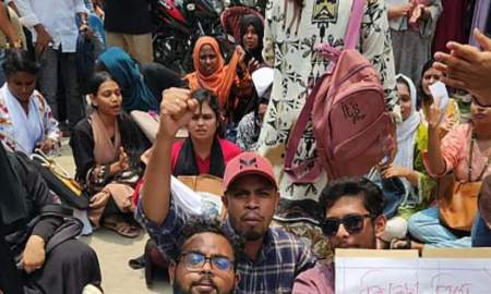 বেসরকারি এক বিশ্ববিদ্যালয়ের স্থায়ী ক্যাম্পাসের দাবিতে শিক্ষার্থীদের সড়ক অবরোধ