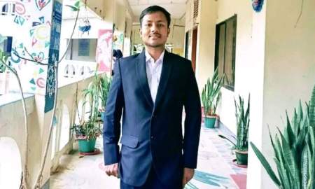 কুবিতে হল প্রভোস্টের নেমপ্লেট খুলে নিলেন ছাত্রদল কর্মী
