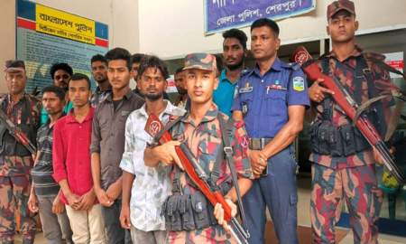 ১০ বাংলাদেশিকে বিজিবির কাছে হস্তান্তর করল বিএসএফ