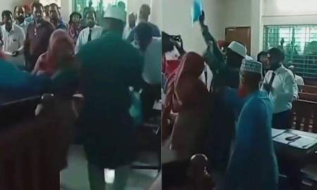 আদালতের এজলাসেই দুই আইনজীবীর জুতা নিক্ষেপ, হাতাহাতি
