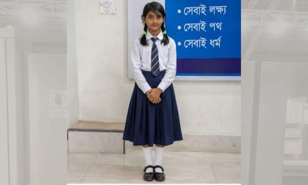 স্কুলে যাওয়ার প্রস্তুতির মধ্যেই থেমে যায় সব, বাইরে ডাকছিল মা, কী চলছিল দরজার ওপাশে?