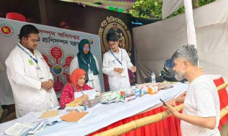 রাজধানীর কোরবানি হাটগুলোয় ভেটেরিনারি চিকিৎসাসেবা দিচ্ছেন বাকৃবির ১৫ শিক্ষার্থী