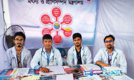  পশুর হাটে সেবা দিচ্ছে শেকৃবির ভেটেরিনারি শিক্ষার্থীরা