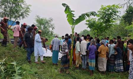 সকালেই সড়কে প্রাণ ঝরল ১৭ জনের