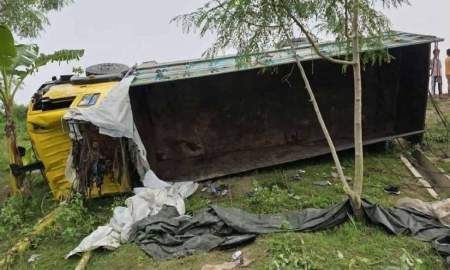 বাসভাড়া বাঁচাতে ৯ বন্ধুর ট্রাকে যাত্রা, দুর্ঘটনায় গেল প্রাণ