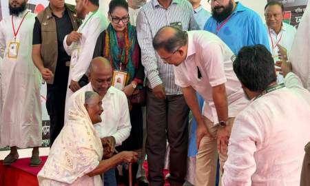 প্রধানমন্ত্রী তারেক রহমানকে কাছে পেয়ে ‘নূরজাহান বেগম’-এর স্বপ্নপূরণ!