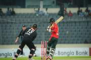 ইতিহাস গড়ার মিশনে বৃষ্টি বাধায় অল্পতেই থামল বাংলাদেশ