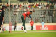 ৭ বলে ৩ উইকেট শরীফুলের