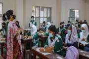 বাস্তবায়নের পথে পে-স্কেল: শিক্ষকদের বেতন বৃদ্ধি নিয়ে যা বলছ…