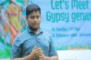 প্রথম মাসের বেতন থেকে বেদে শিক্ষার্থীদের বৃত্তি দিলেন হাসনাত