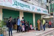 রাজশাহী থেকে সব রুটে বাস চলাচল বন্ধ, দুর্ভোগে যাত্রীরা
