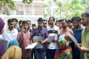 জুলাই সনদ বাস্তবায়ন ও অপপ্রচার রোধে রাবি ছাত্রদলের লিফলেট ব…