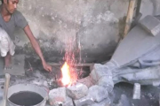 কামারপাড়ায় ব্যস্ততা বাড়লেও মুখে হাসি নেই কামারদের, চীনা পণ্…