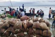 গাইবান্ধায় ভিজিএফের ৪৬৭ বস্তা চালসহ দুই নৌকাডুবি