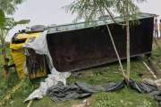 বাসভাড়া বাঁচাতে ৯ বন্ধুর ট্রাকে যাত্রা, দুর্ঘটনায় গেল প্রাণ