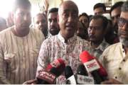 নাসীরুদ্দীন পাটওয়ারীর সঙ্গে ঘটে যাওয়া ঘটনাকে শোভনীয় মনে করছ…