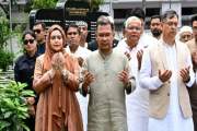 ঈদের দিনে বিডিআরের নিহত সেনাদের শ্রদ্ধা প্রধানমন্ত্রীর