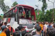 বাস-মটরসাইকেল মুখোমুখি, শিশু-অন্তঃসত্ত্বা নারীসহ নিহত ৫, কয়…