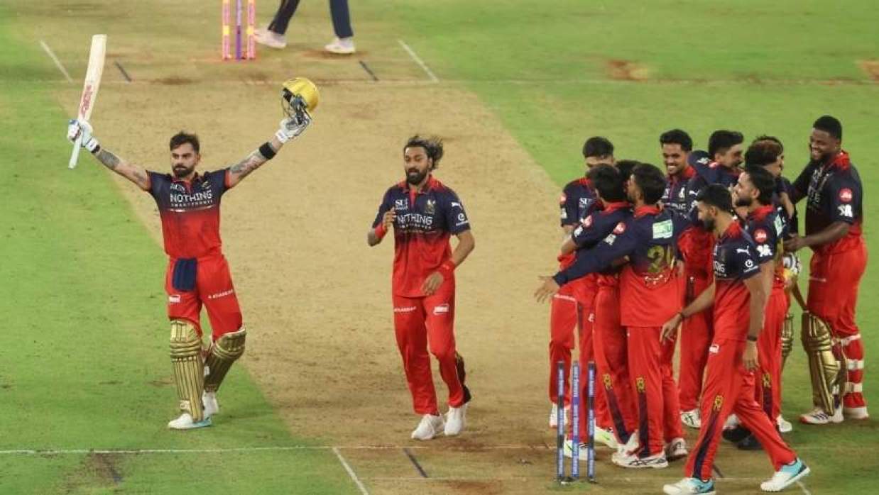 শিরোপা জয়ের পর উল্লাস 