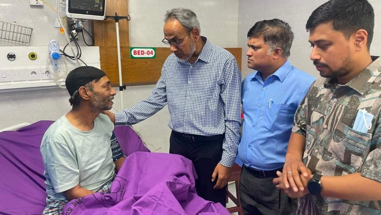 শিশু রামিসার বাবাকে দেখতে হাসপাতালে বিএনপির স্বাস্থ্য বিষয়ক সম্পাদক