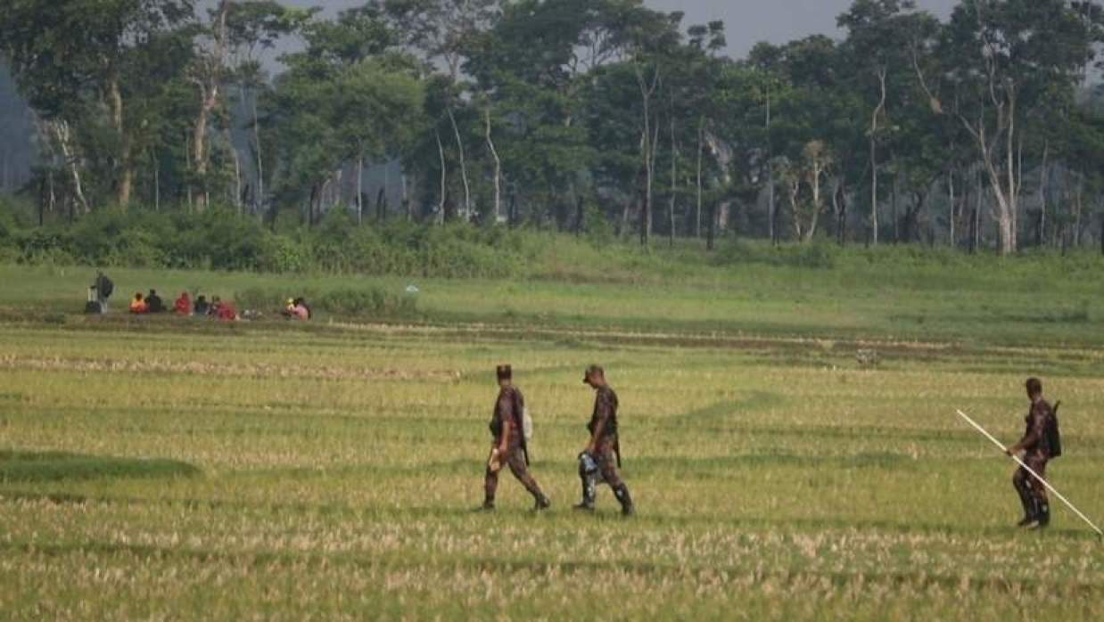 যশোরের শার্শা উপজেলার বেনাপোল সীমান্তে কঠোর অবস্থানে বিজিবি