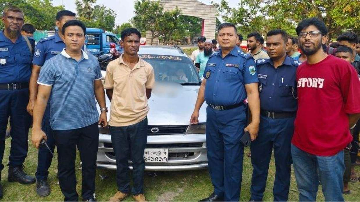 অস্ত্র ও গুলিসহ আটক দুলাল শেখ