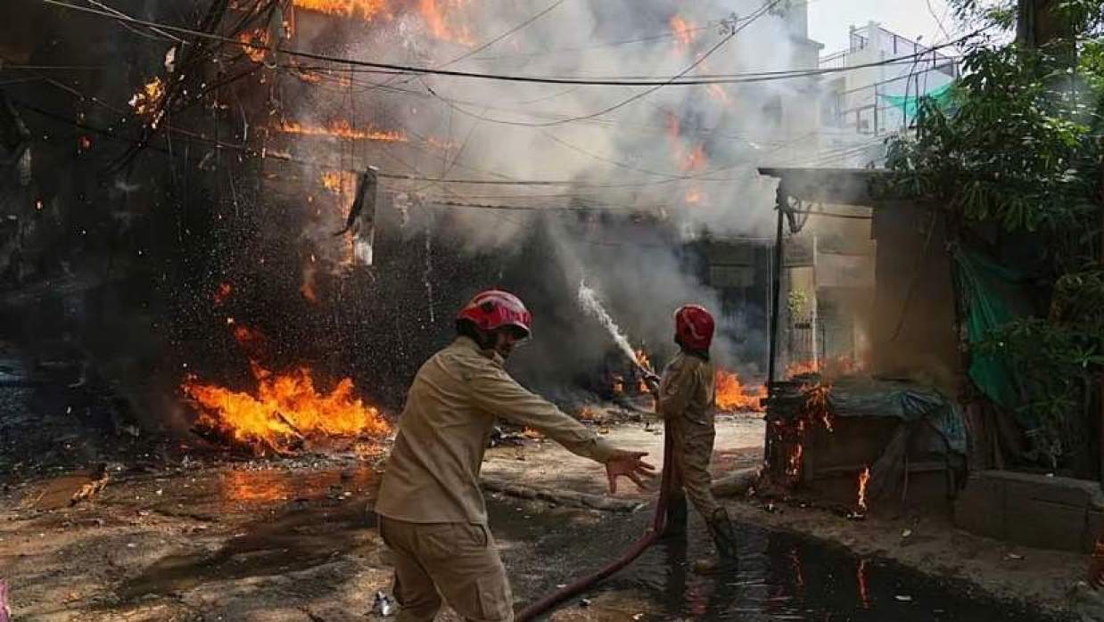 ভারতের দিল্লিতে হোটেলে ভয়াবহ অগ্নিকাণ্ড