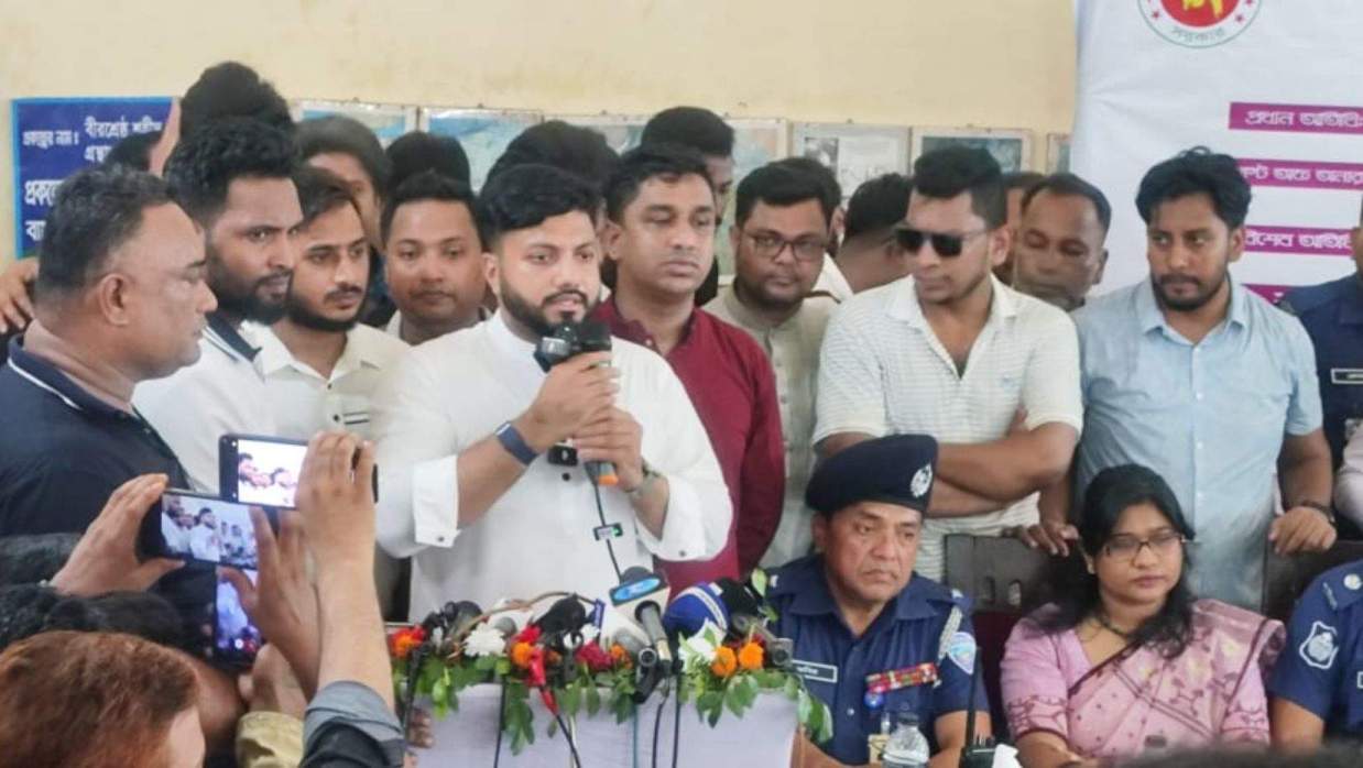 বীরশ্রেষ্ঠ রুহুল আমিন স্মৃতি জাদুঘর পরিদর্শন করেন প্রতিমন্ত্রী ইঞ্জিনিয়ার ইশরাক হোসেন